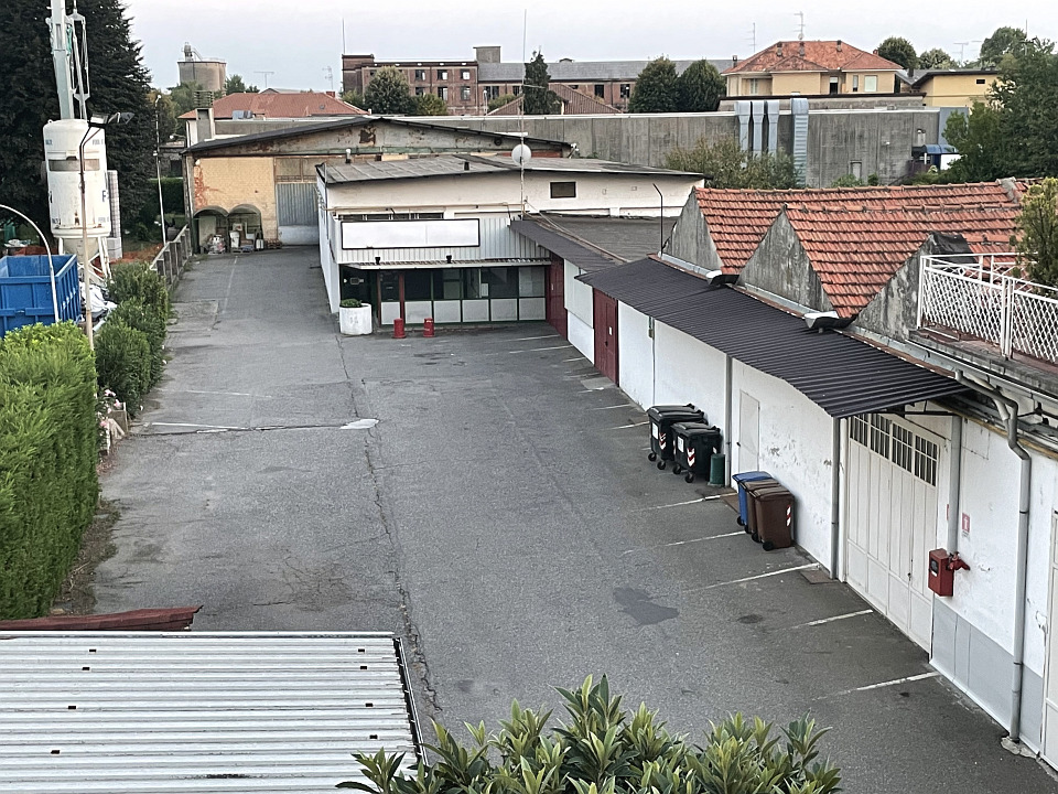 Rif.614 – Locali commerciali a Gattinara