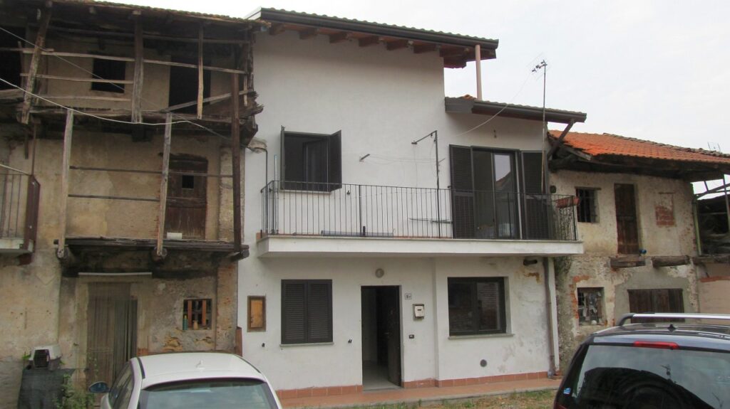 Rif.2267 – Casa in corte in vendita a Fontaneto d’Agogna